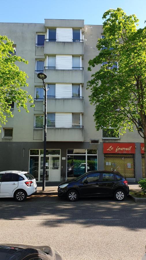 Ferienwohnung Studio Individuel - Le Musset & Parking Gratuit Devant L'Immeuble Grenoble Exterior foto